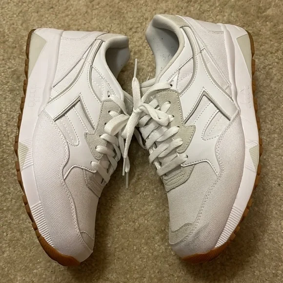 Diadora N9002 Suede Sneakers Size 9 Color White Cream